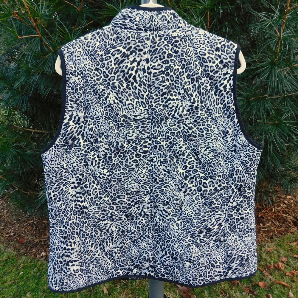 Jones New York Plus Animal-Print Lightweight Quilted Vest with Pockets - Picture 3 of 3